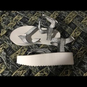 Teva Platforms- white